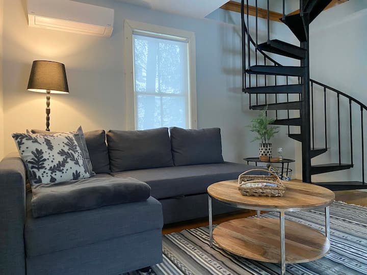 Cozy Guesthouse Minutes Away From Hiking! - The Berkshires