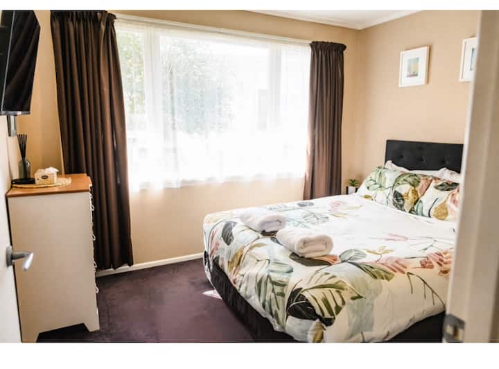 Super comfortable queen size bed with quality linen, extra pillows, 35" smart TV & storage for clothes.