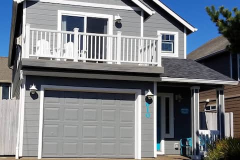 Modern 3BR Oceanview | Fireplace | Balcony