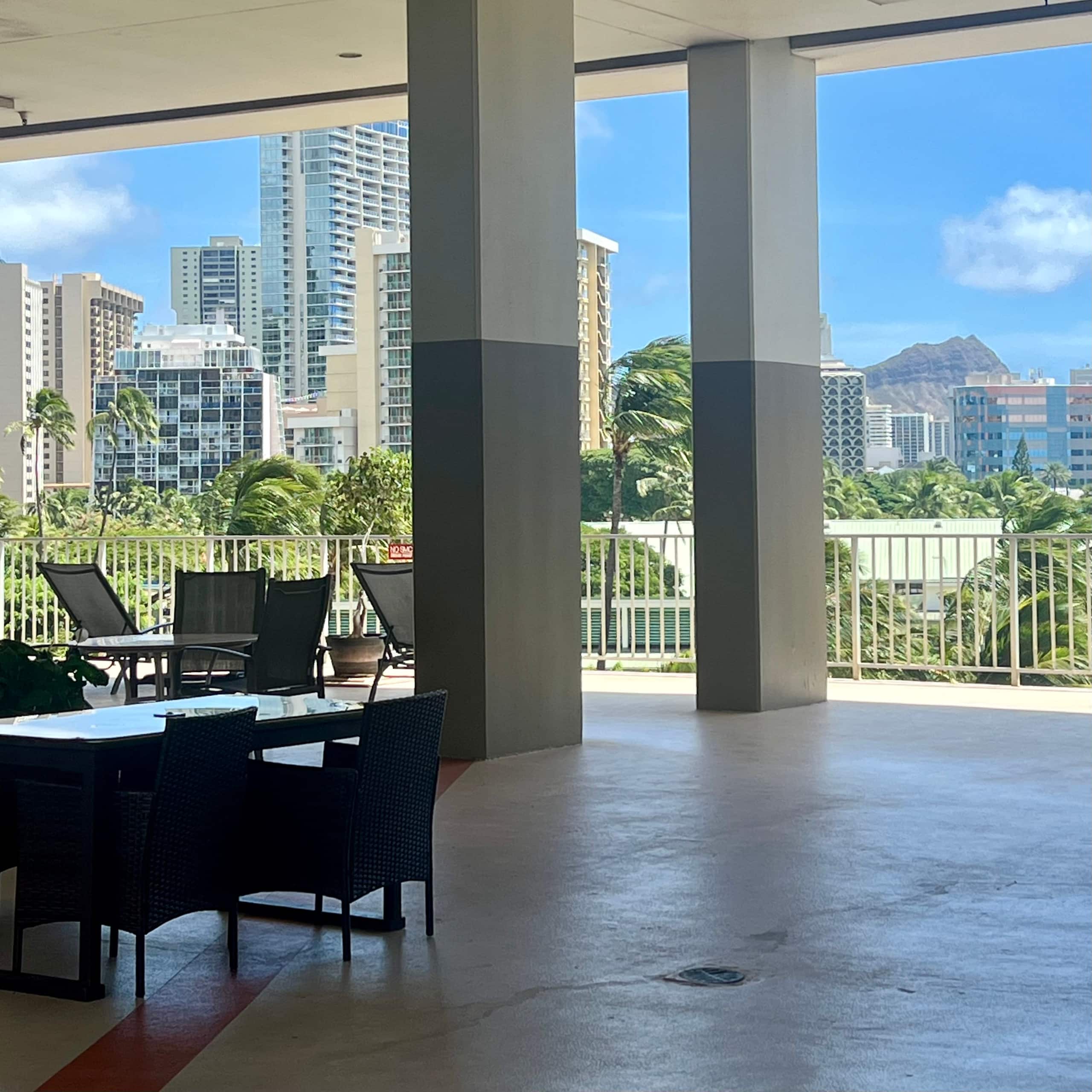 Condo in Honolulu · ★4.95 · Studio · 2 beds · 1 private bath - Image 3