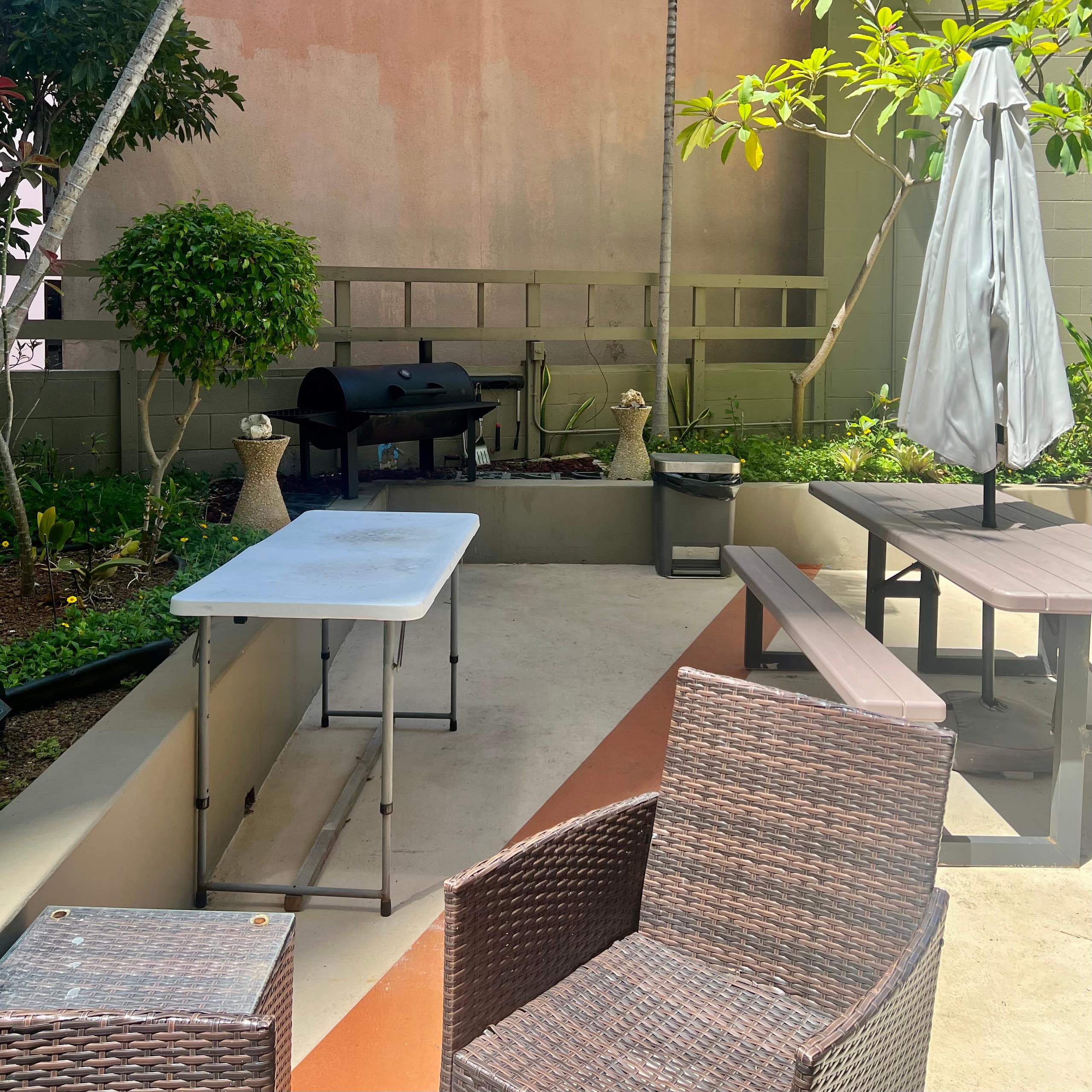 Condo in Honolulu · ★4.95 · Studio · 2 beds · 1 private bath - Image 2