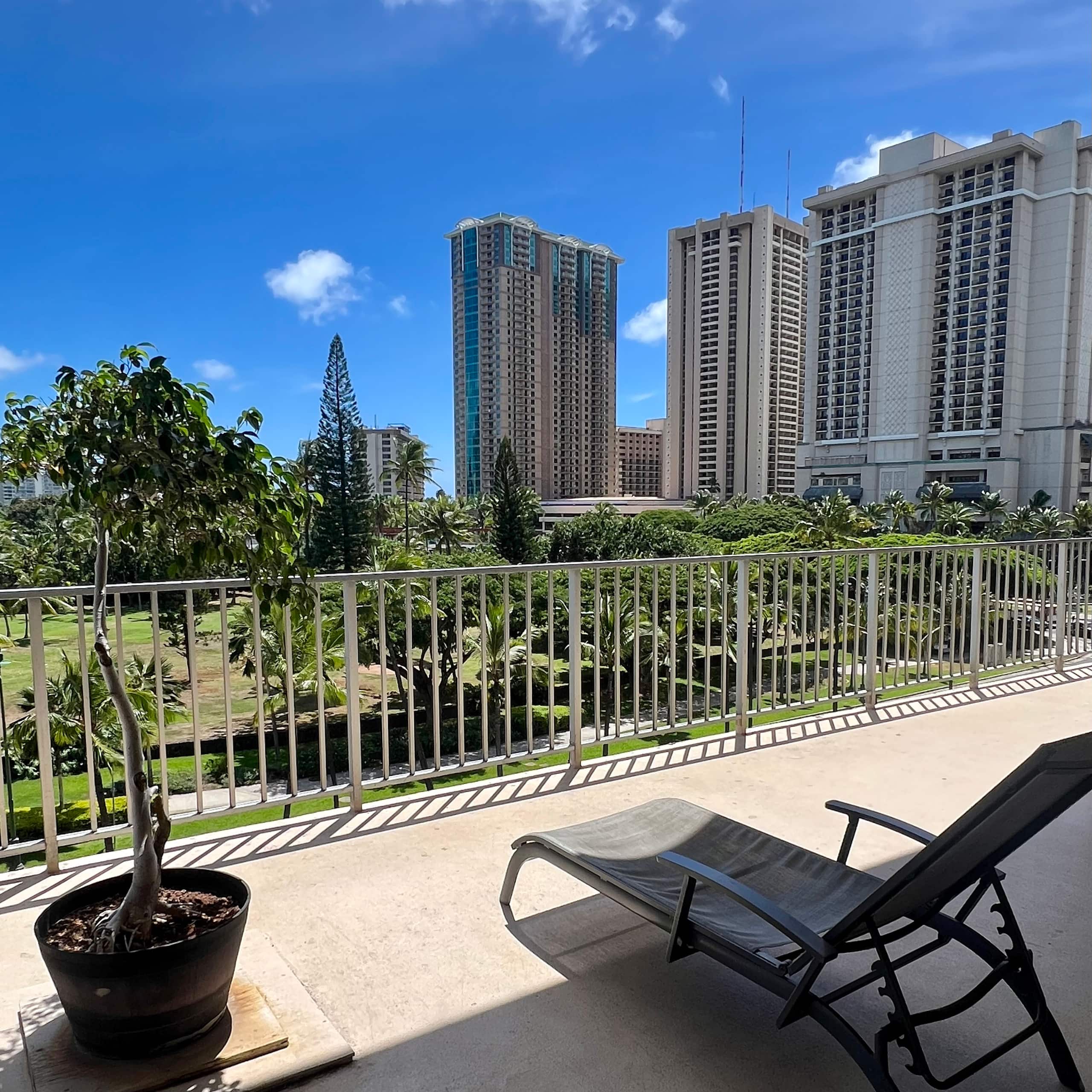 Condo in Honolulu · ★4.95 · Studio · 2 beds · 1 private bath - Image 4