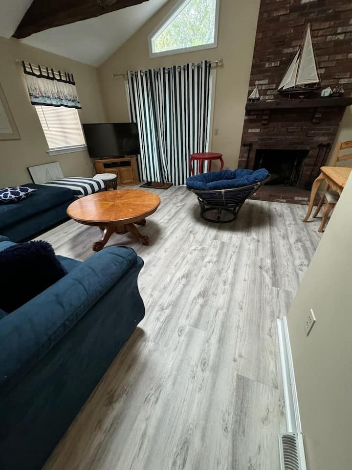 Charming 5-bedroom Ranch - Waquoit Bay - Falmouth, MA