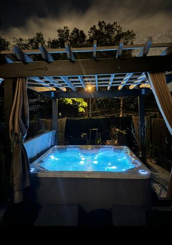DC Escape- Cozy and Stylish Stay + Private Hot Tub gallery image 2