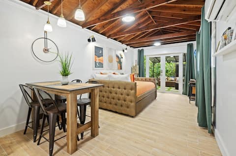 Successful Airbnb property: Brand NEW Cottage with Gorgeous Patio! 5 mi Beach! in Shenandoah South