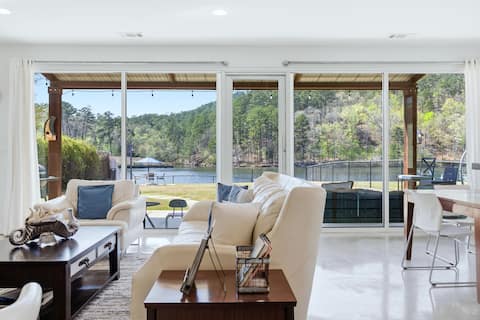 Stylish Lakefront Home - Perfect Summer Getaway