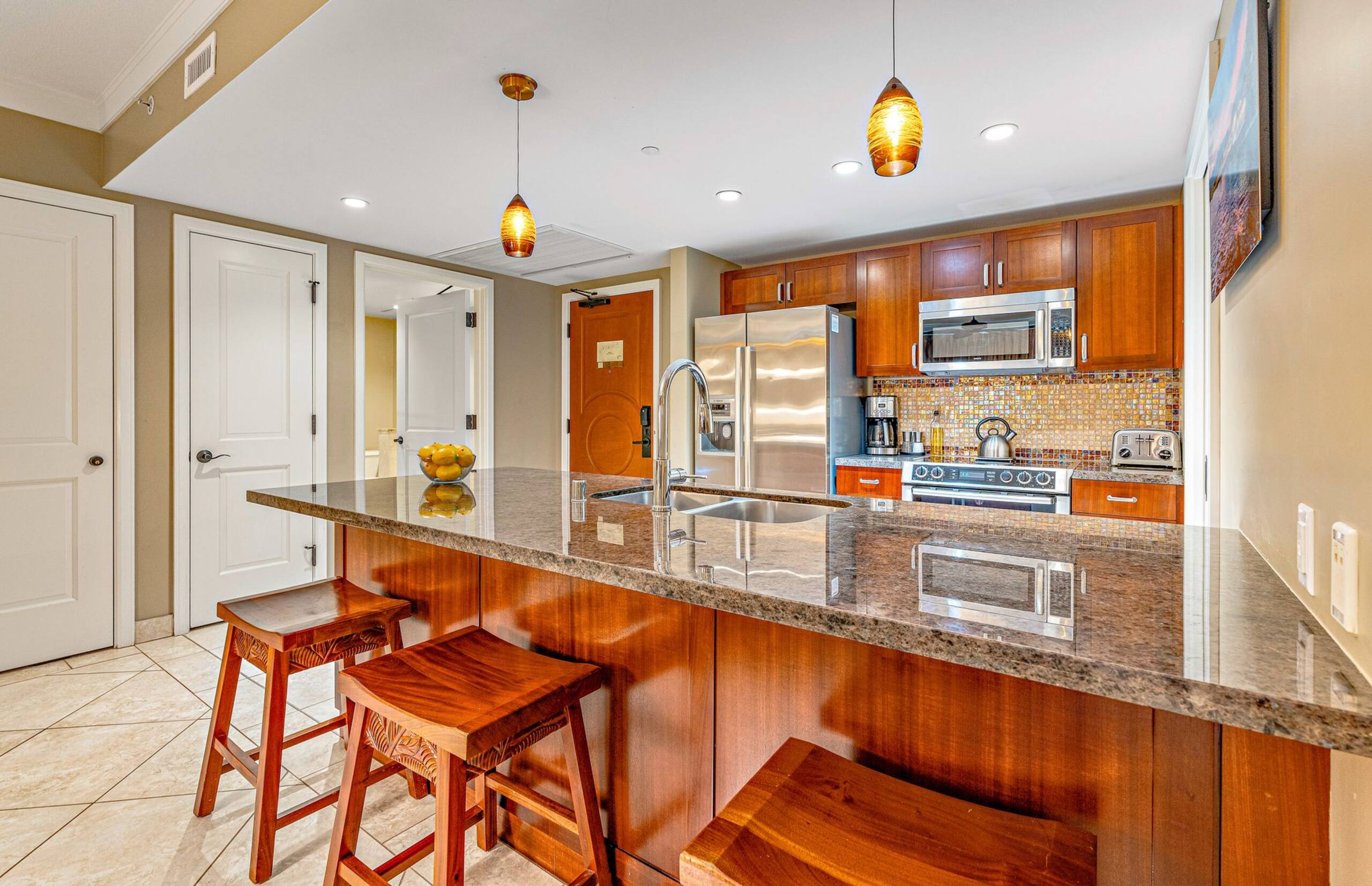 Condo in Lahaina · ★5.0 · 2 bedrooms · 3 beds · 2 baths - Image 12