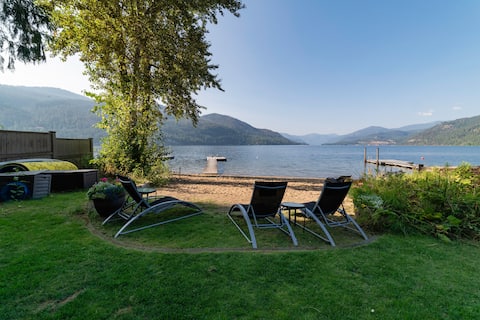 Christina Lake Lakefront, Hot Tub, Amazing Views