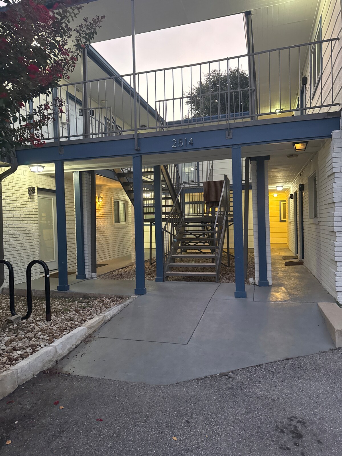 Ground Floor Suite minutes to Downtown w/ Parking