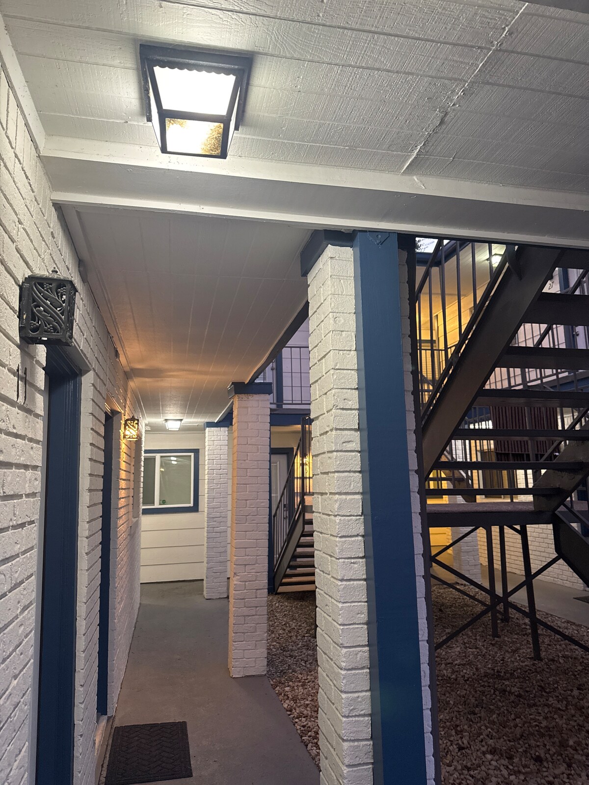 Ground Floor Suite minutes to Downtown w/ Parking