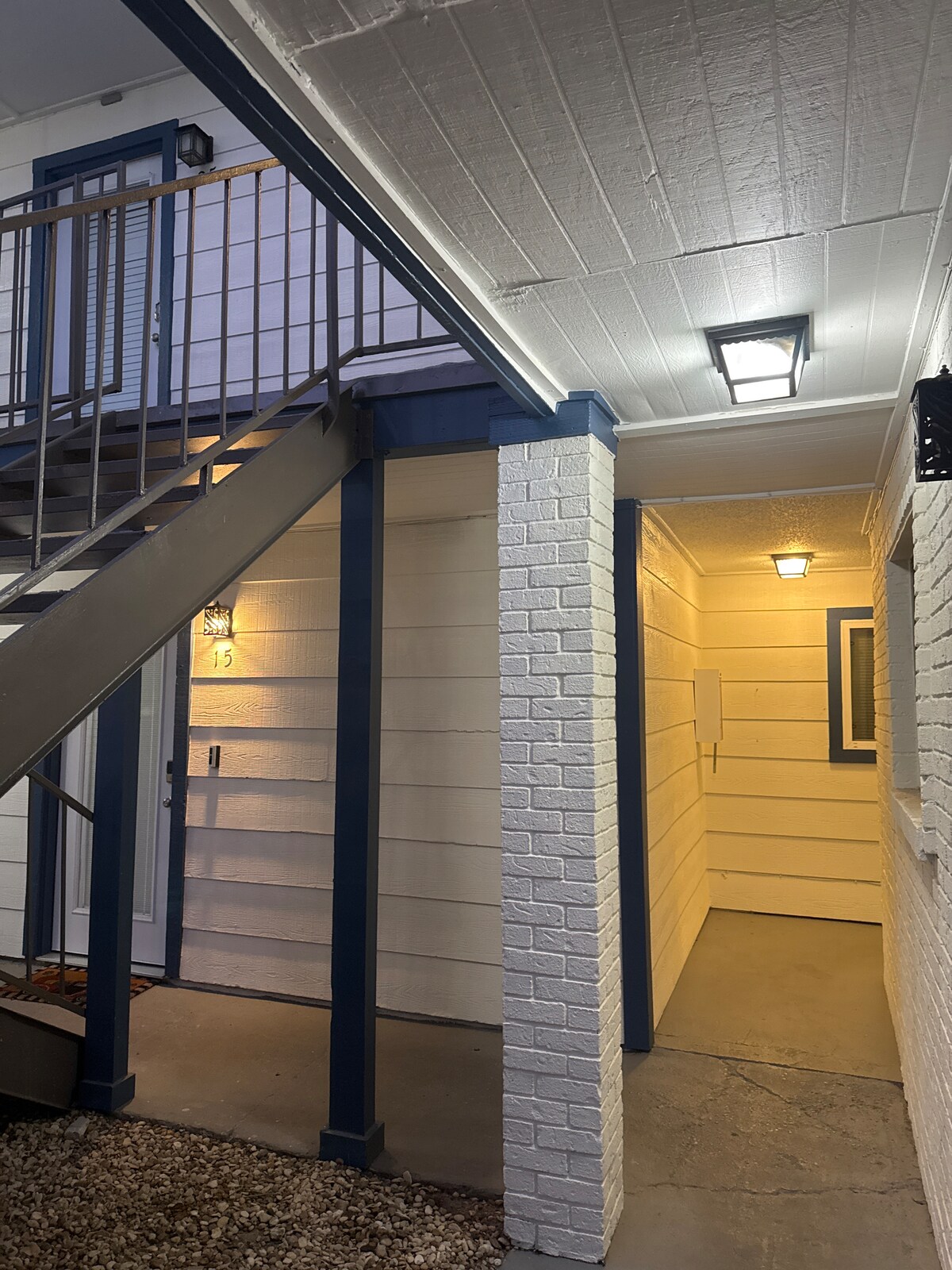 Ground Floor Suite minutes to Downtown w/ Parking