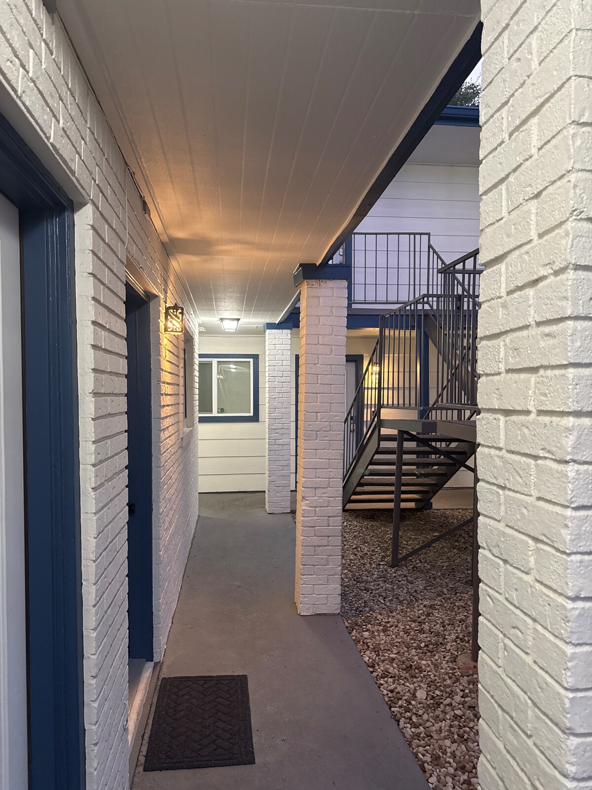 Ground Floor Suite minutes to Downtown w/ Parking