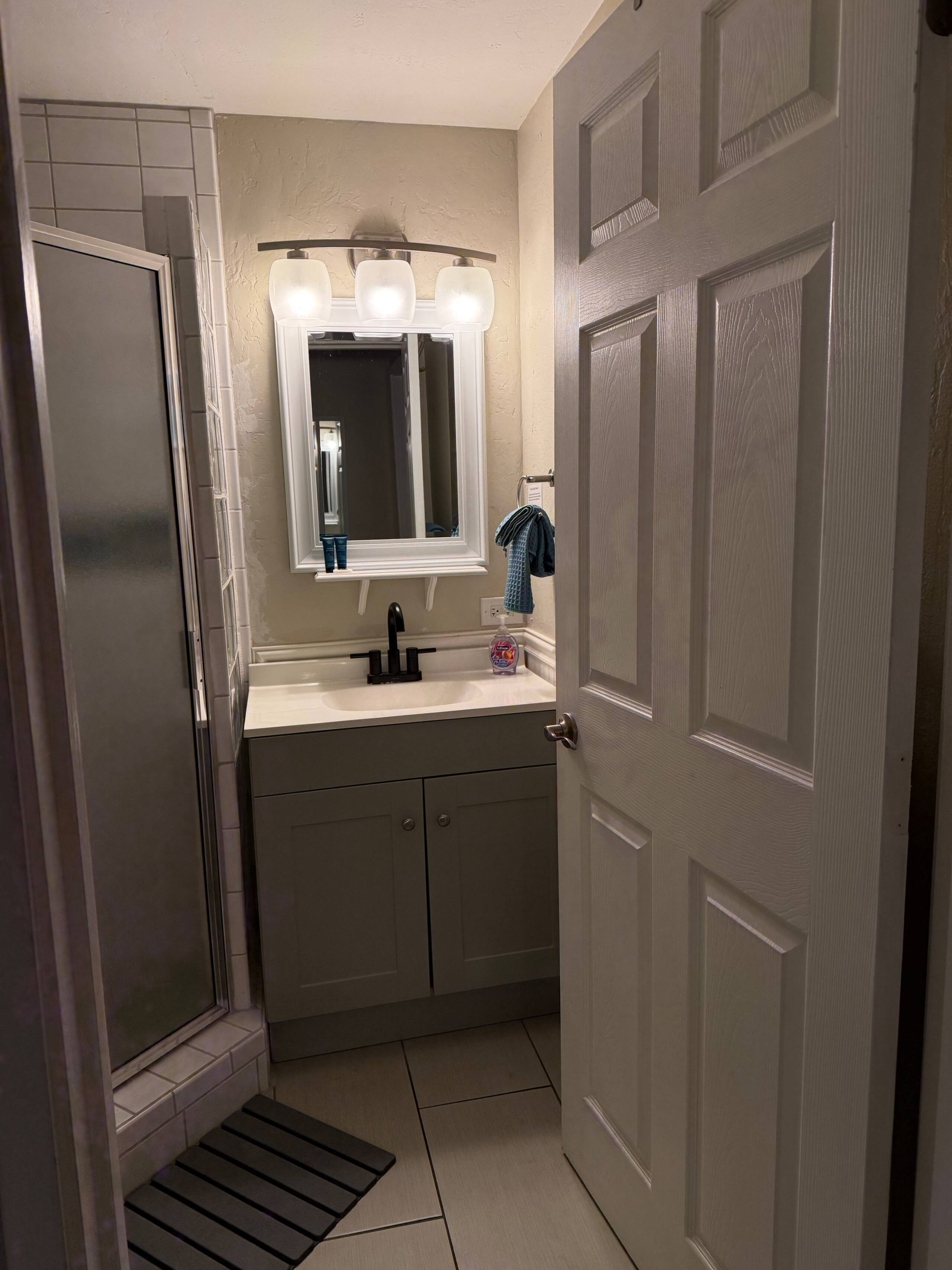 2 bd/2 bath Modern Ali’i Dr Condo right in town! - Image 19