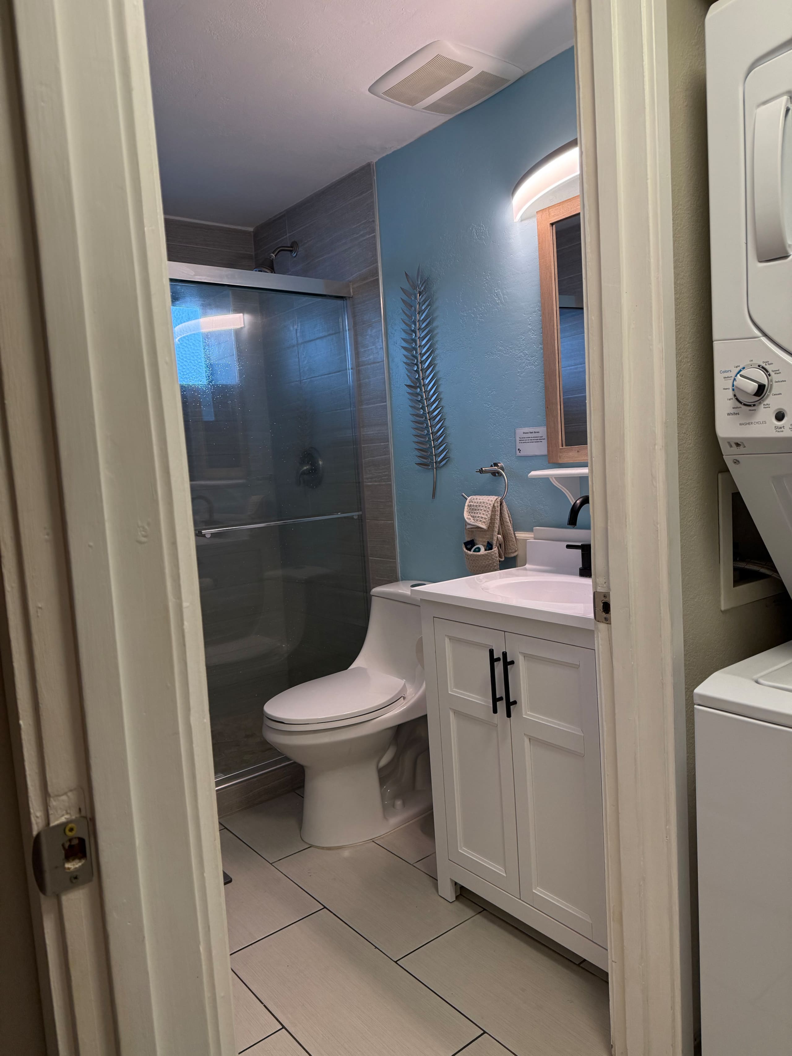 2 bd/2 bath Modern Ali’i Dr Condo right in town! - Image 14