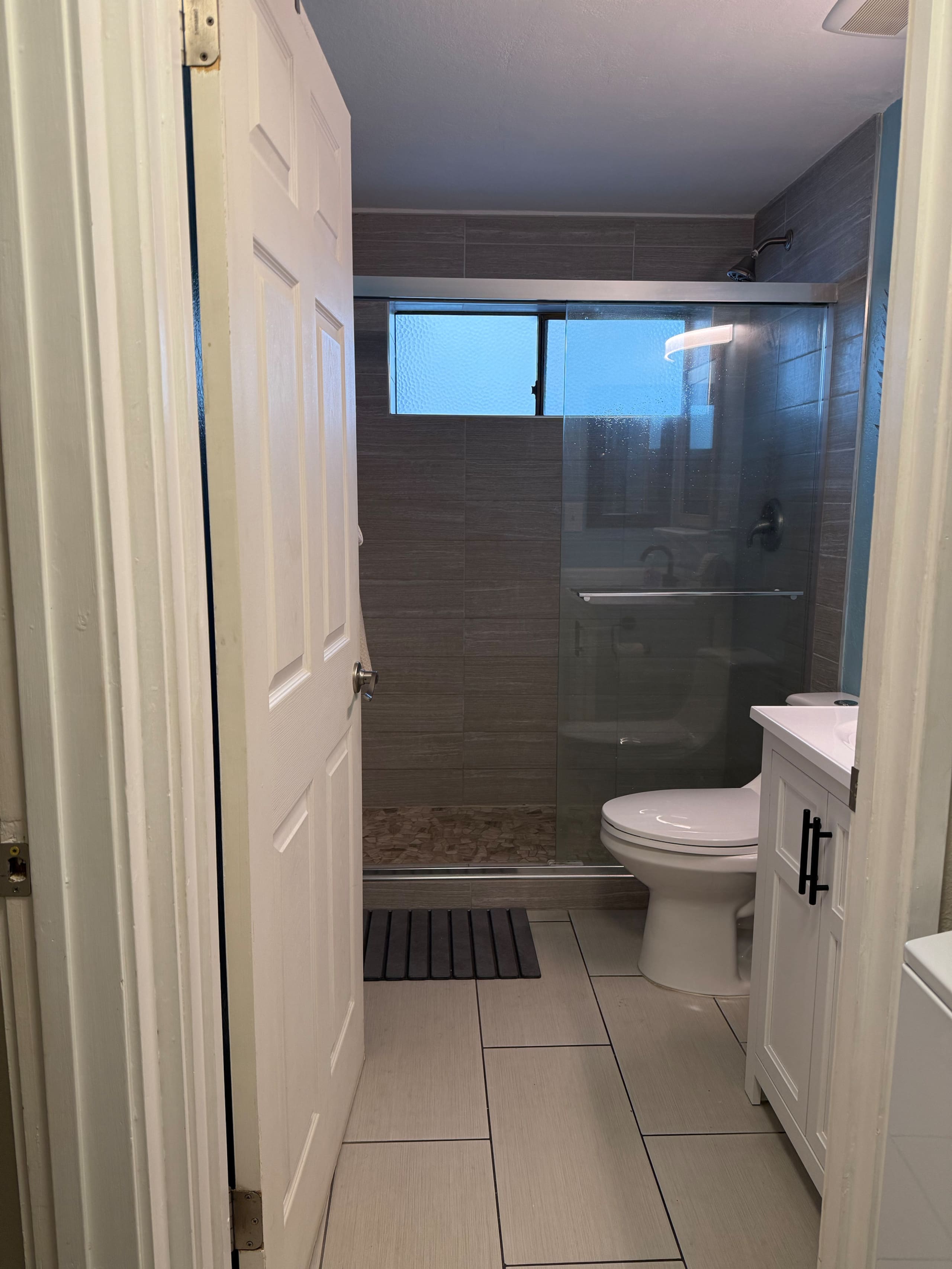 2 bd/2 bath Modern Ali’i Dr Condo right in town! - Image 13