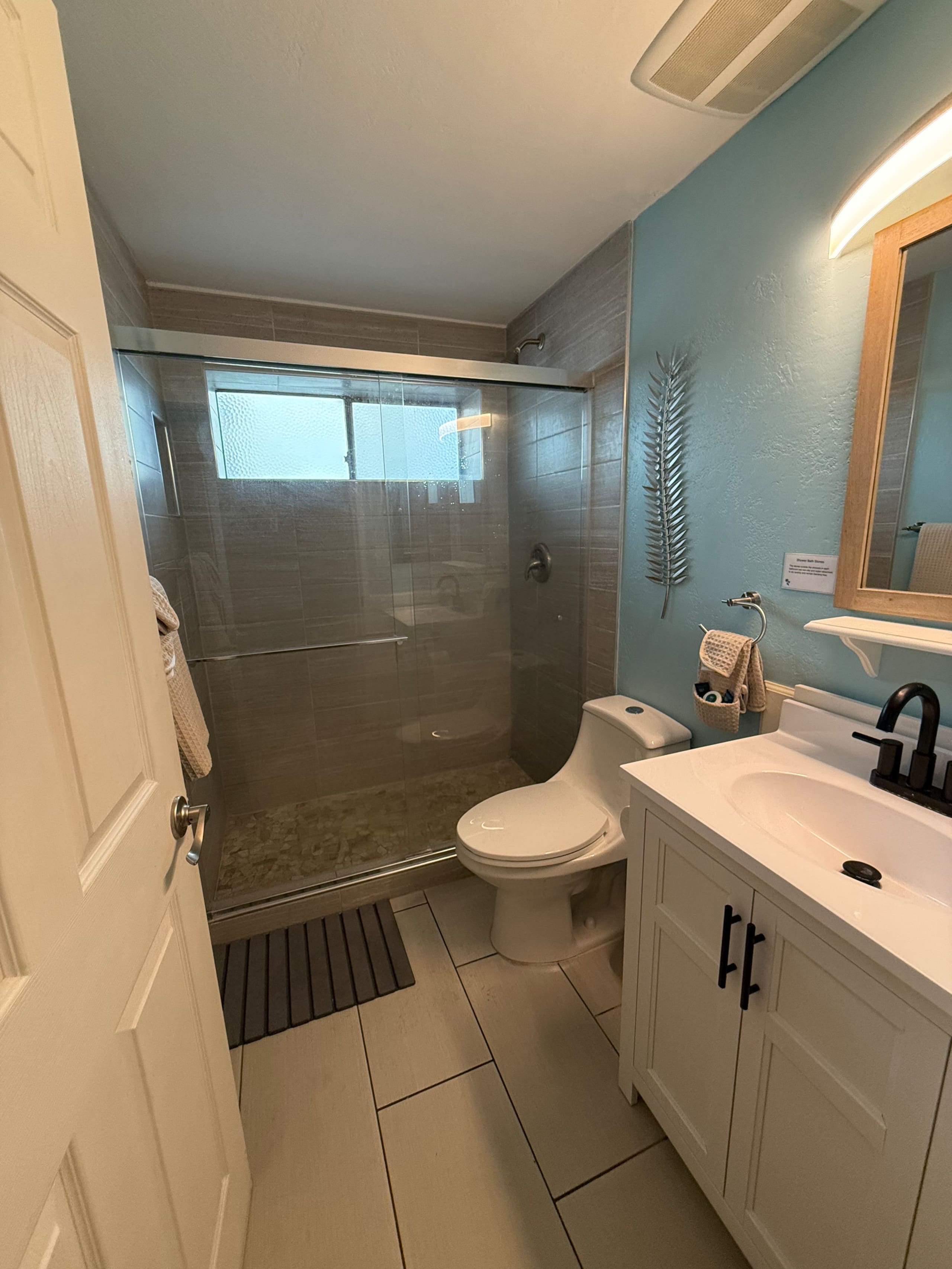 2 bd/2 bath Modern Ali’i Dr Condo right in town! - Image 15
