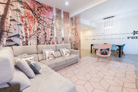 Anuncio de Airbnb popular: Fri-Sat: Downtown, Spacious (130 m), Parking, Design en Euskadi