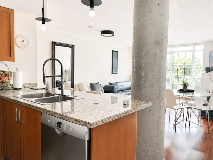 Best Location Downtown! Modern And Chic! Superb! - Victoria