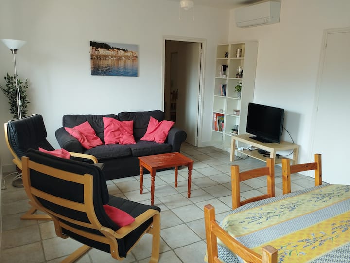 Charming Upper Floor Apartment For 4 With Air Con - Cerbère