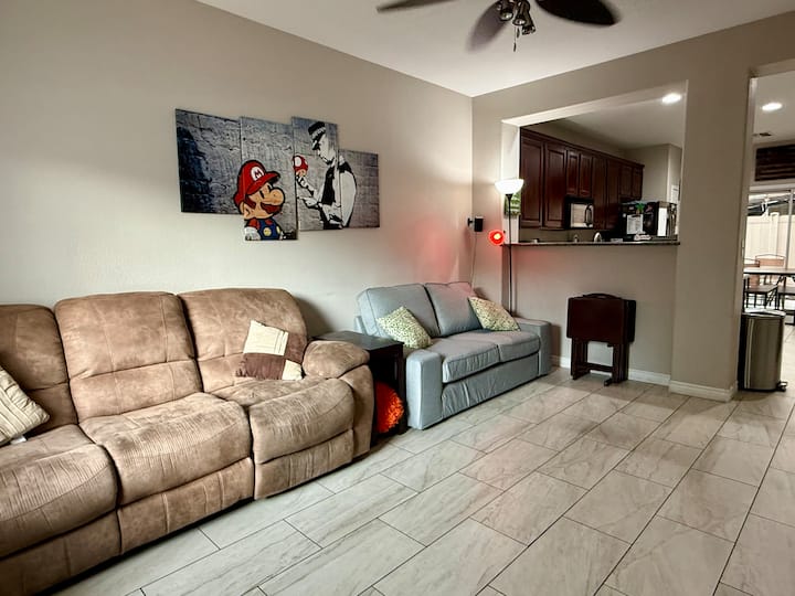 Modern House 3br/2.5ba Minutes From Fremont Street - Las Vegas, NV