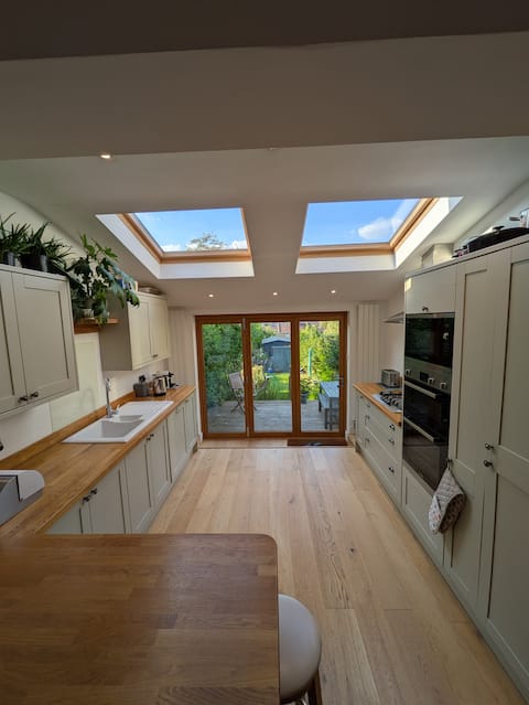 Top Airbnb: Charming cottage near Bath in Bathampton