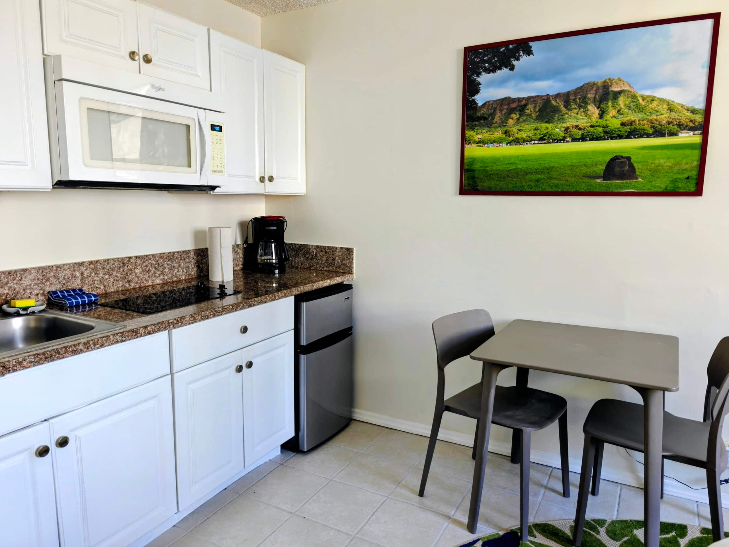 Condo in Honolulu · ★4.45 · Studio · 1 bed · 1 private bath - Image 6