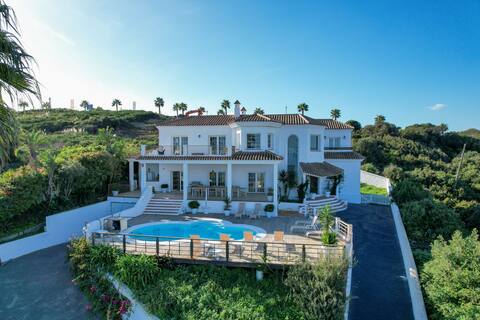 Large six bedroom Villa near to beach & Amenites