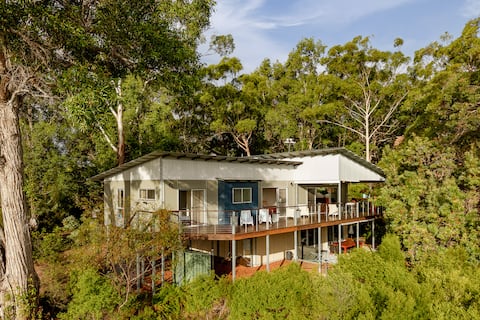 Waiuta Reteat Holiday Home with Outdoor Theatre