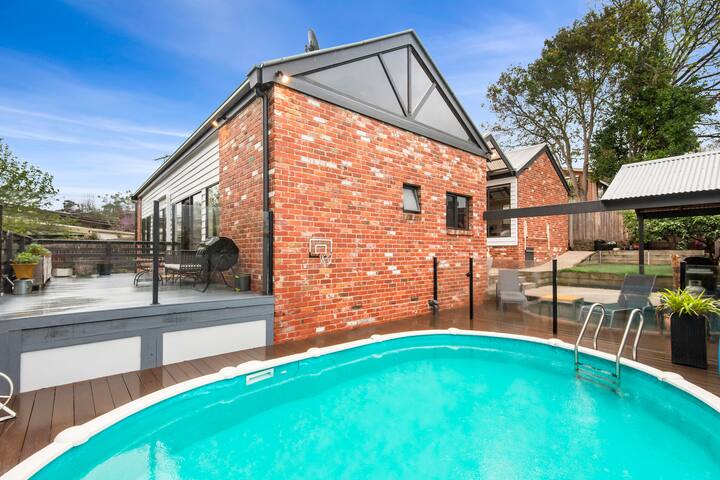 Peaceful House on a Park Corner with a pool