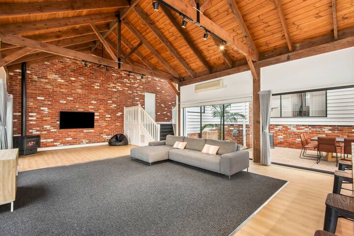 Peaceful House on a Park Corner with a pool gallery image 2