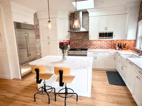 Stunning Downtown Boulder Home- 2 blocks to Pearl!