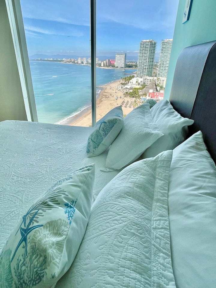 * Bračni krevet (širine 180-179 cm), pametni TV, kupaonica s WC-om, klima-uređaj i ventilator, oceanski prozor i bazen ( bez balkona) s dodatnim madracem na napuhavanje.