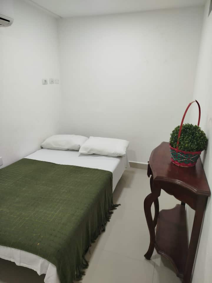 غرفة النوم 2
سرير أريكة مزدوج
إسكريفانينا
ARMARIOS