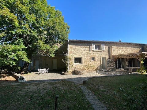 11 bedrooms – Valence TGV 10 minutes – Quiet – Sleeps 20