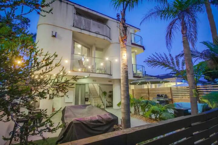 Beach Bliss! AC, Water View & Fire Pit gallery image 3