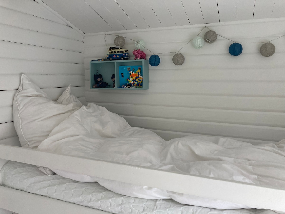 Habitación pequeña con literas 