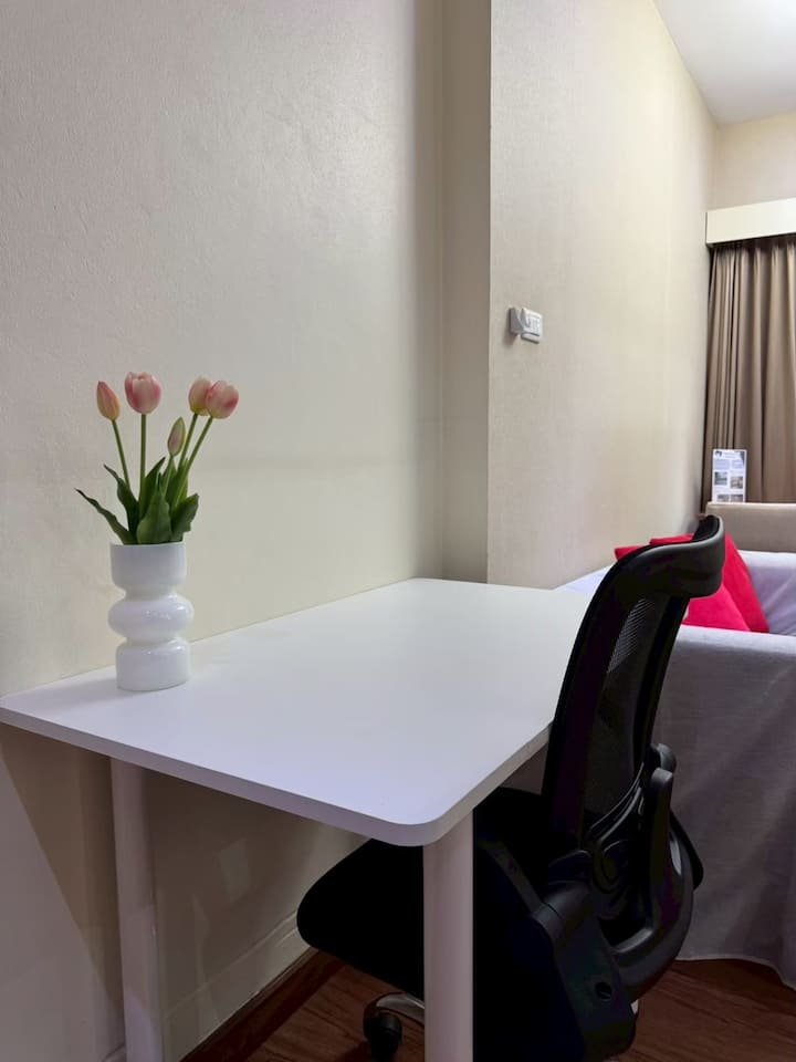 Workspace evidence from Hot DEAL!! Cozy room 2 mins to Maya Shopping Mall