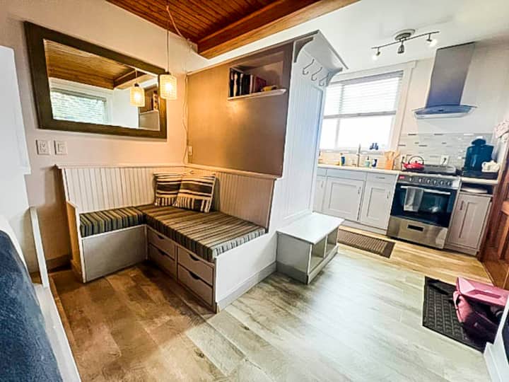 Tiny Luxury Home. Downtown. Washer/dryer. Rent Car - Ketchikan, AK