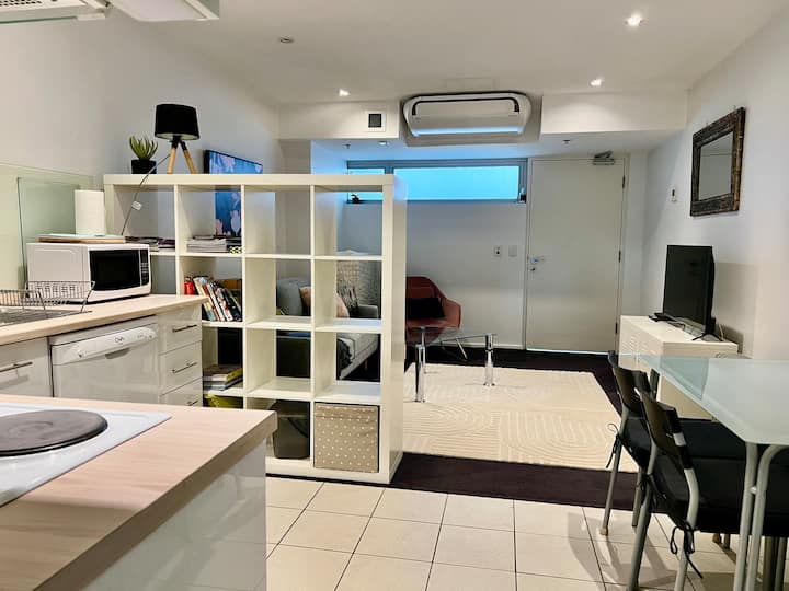 Stylish Apartment, Superb Location Wifi - Adelaide Zoo