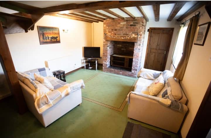 Delightful North Staffs Family Country Cottage - Cheshire