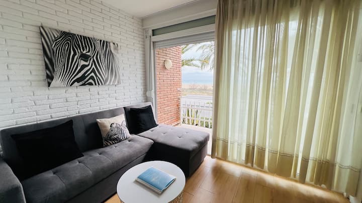 Apt.4 Beachfront +Balcony+view+barcelona - Castelldefels