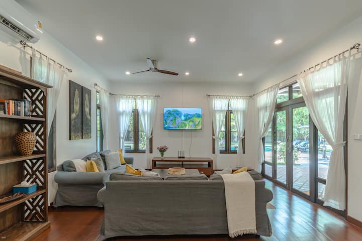 Krabi Family Pool Villa (Sleeps12, Private Luxury) - Ao Nang