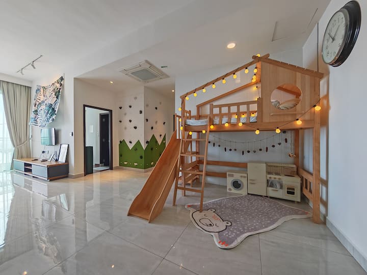 Kids Friendly Seaview Apartment @ Paragon Suites - Johor Bahru