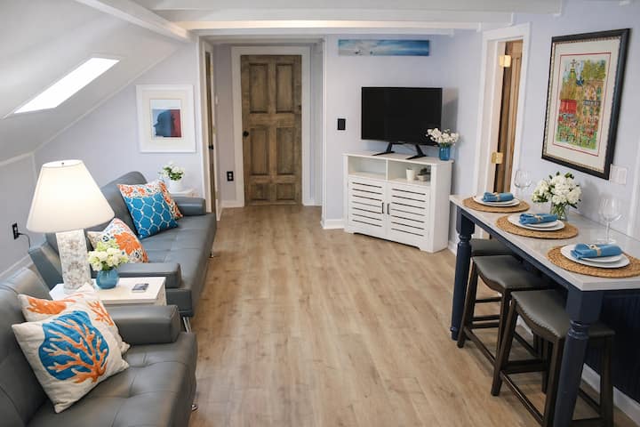Dog Friendly • Walk To Beach • Private Deck - North Myrtle Beach, SC