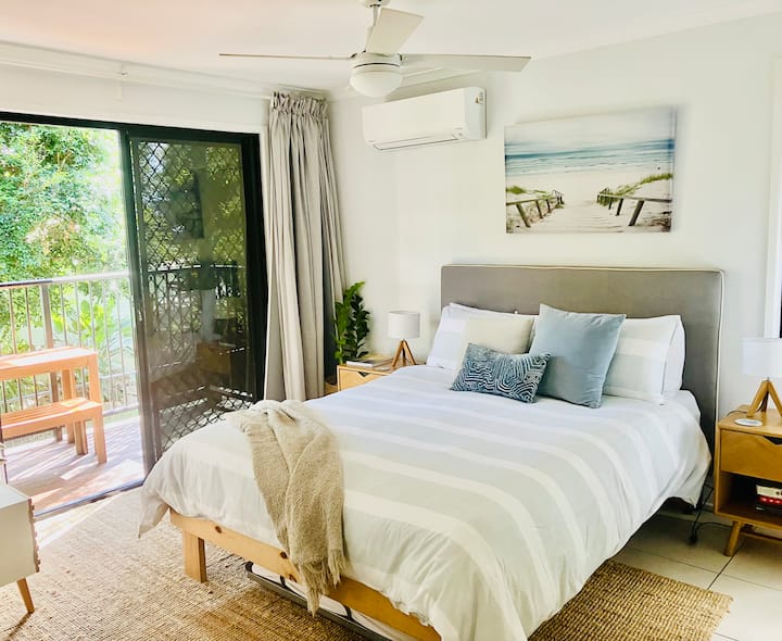 Cozy Coastal Style Studio With Resort Pools - Noosa Shire