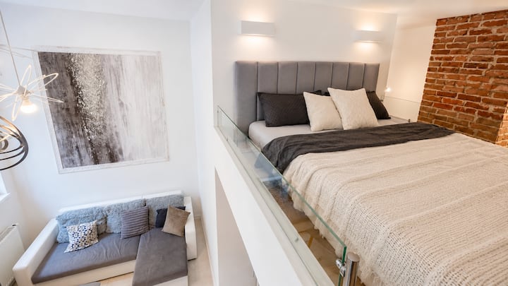 Espace de couchage surélevé, douillet et confortable, pour un séjour relaxant et reposant