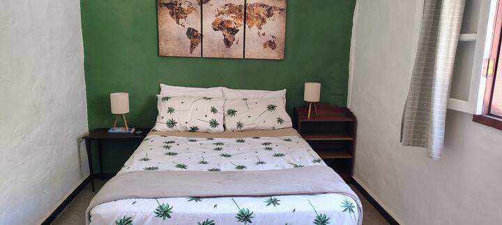 ห้อง 2 เตียงคู่และเตียงแฝด 1 หลัง 