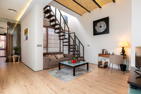 Top Airbnb: Spacious & stylish – heart of historical centre in Alfalfa