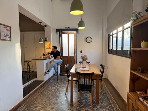 Cozy and quiet downtown apartment with barbecue