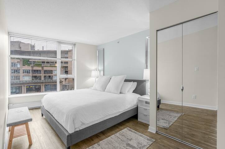 3 beds-Downtown, Free Parking/Hot-tub/Pool, Condo gallery image 3